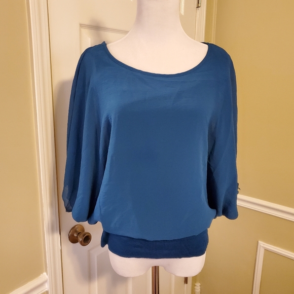 Womens size small bundle (4) - Picture 3 of 6